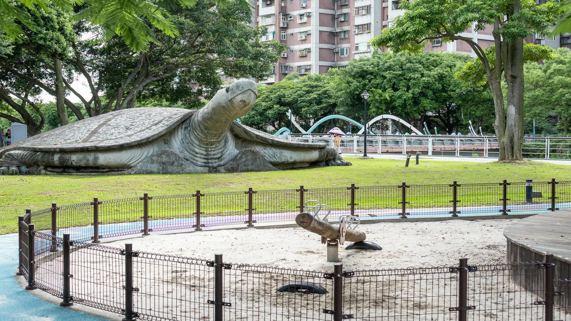 龜山時光漫遊：從百年廟宇到星際公園的奇幻漂流一日遊