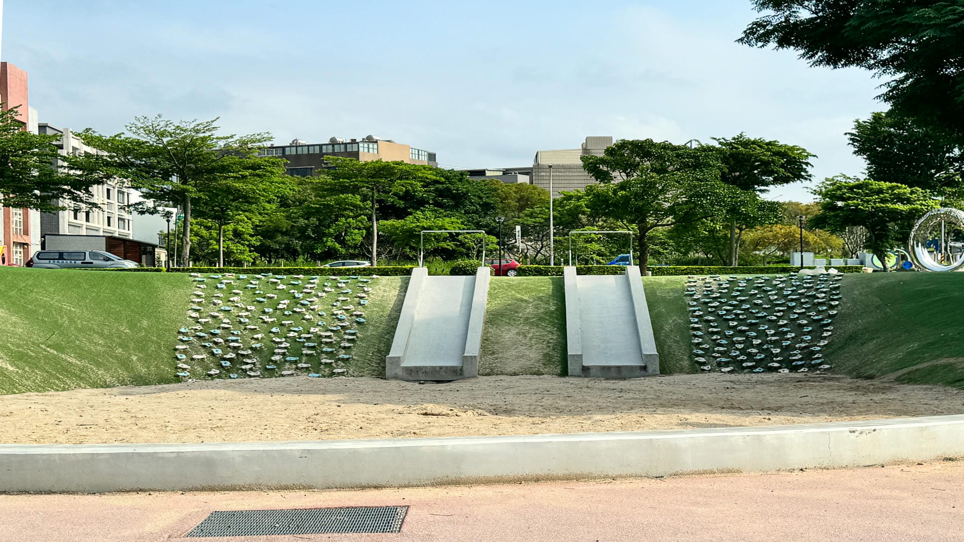 土堤式滑梯