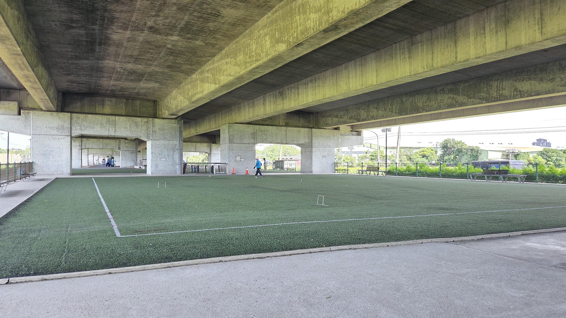 國道2號橋下(國際路~玉山街段)
