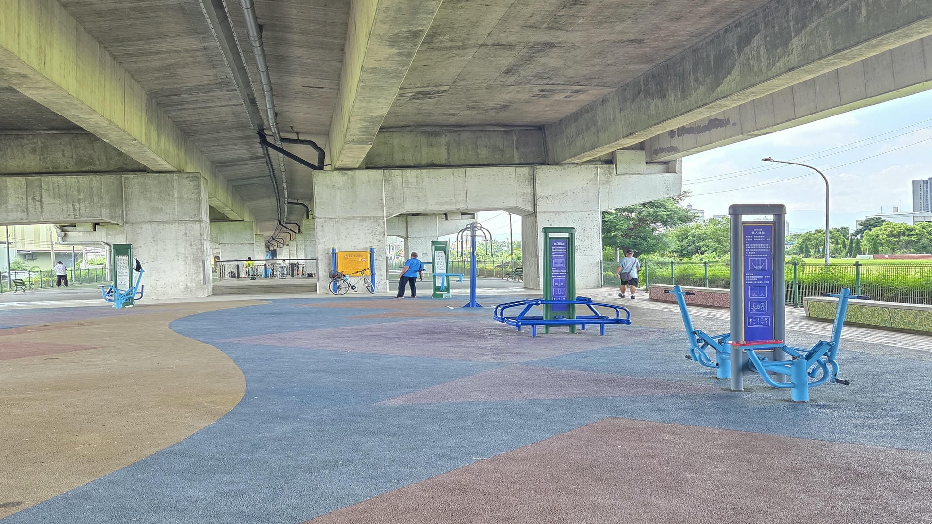國道2號橋下(國際路~玉山街段)