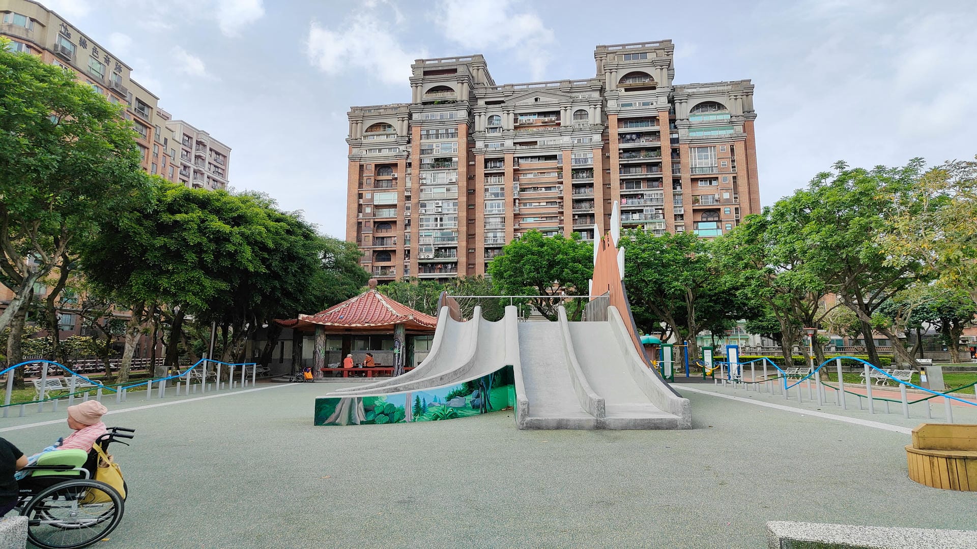 石子滑梯