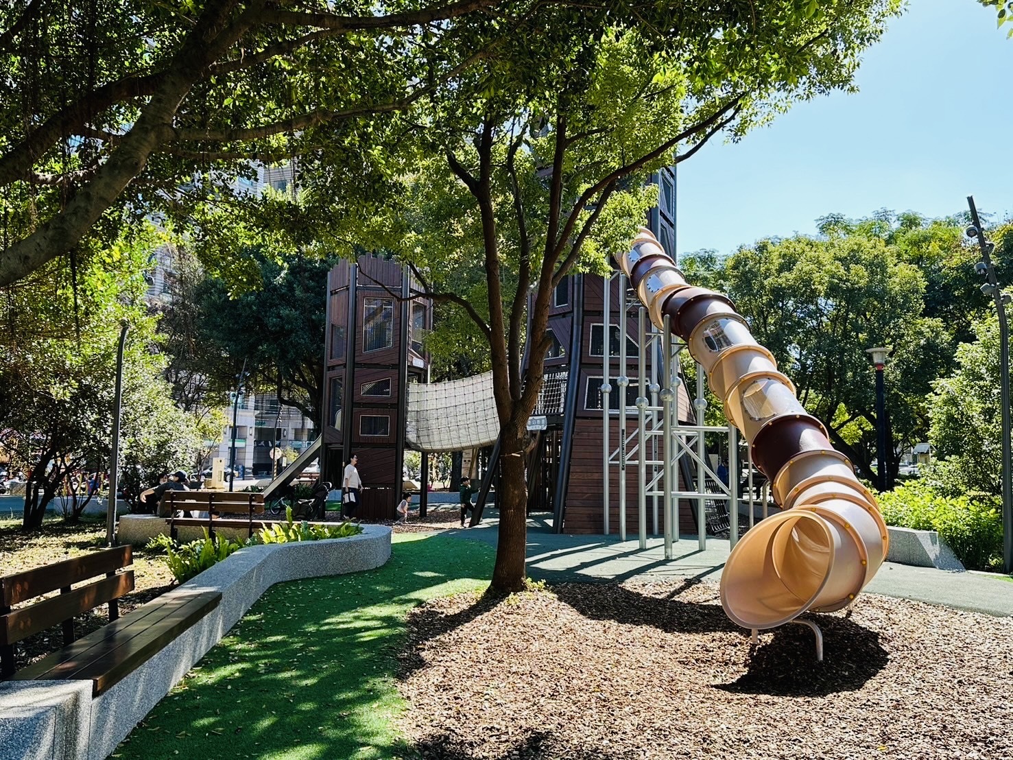 光明公園