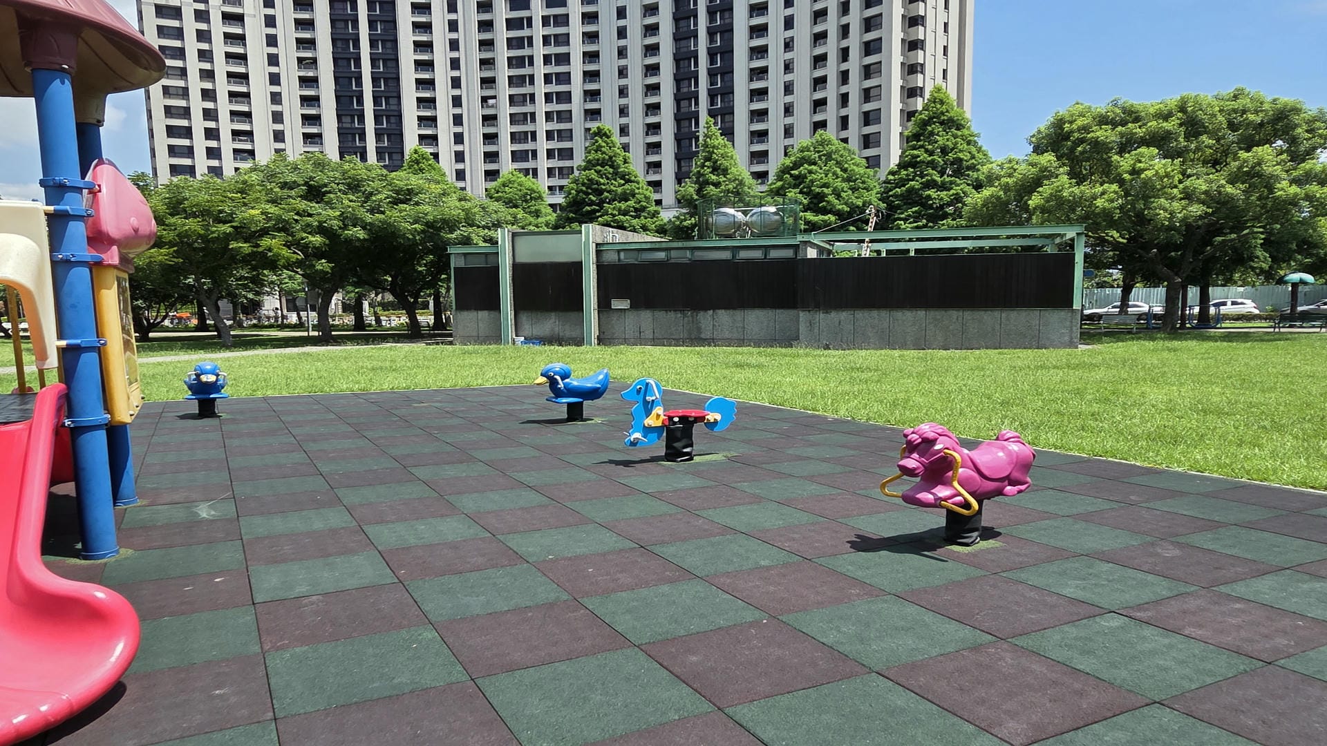 獨立搖晃設施