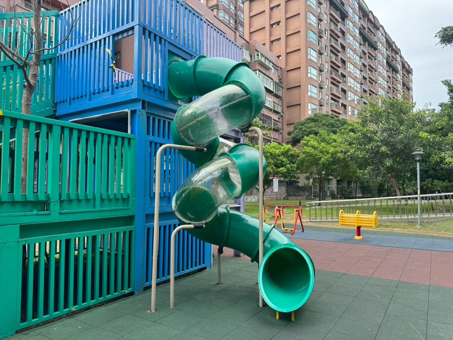 溜滑梯