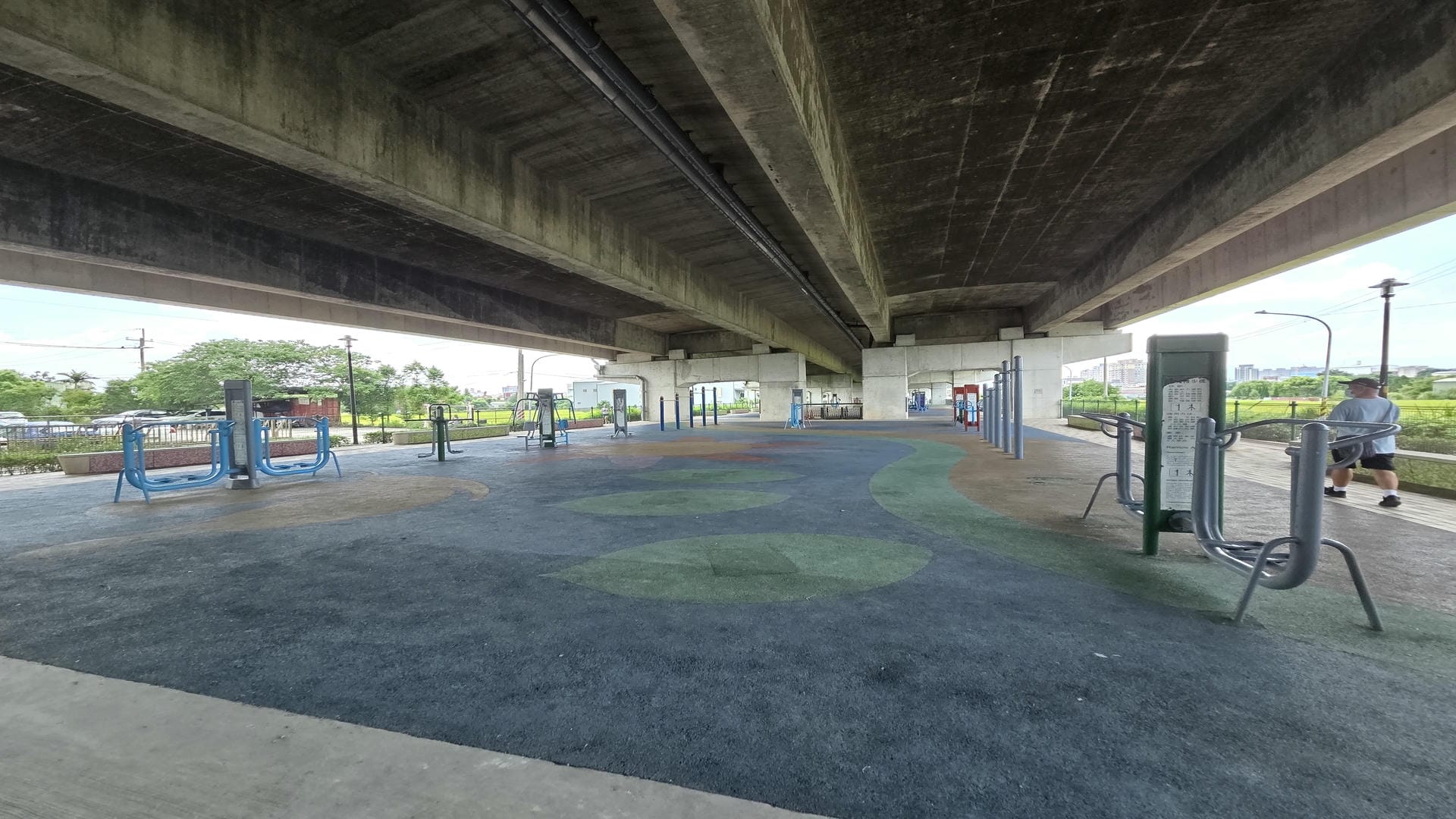 國道2號橋下(國際路~玉山街段)