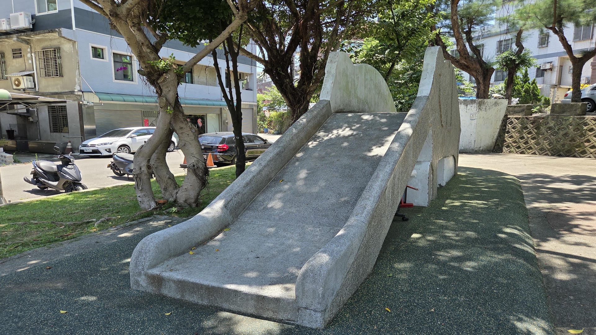 石子滑梯